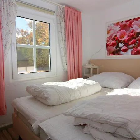 Nyaraló Ferienhaus Mit Kamin Am Achterwasser In Luetow Lütow